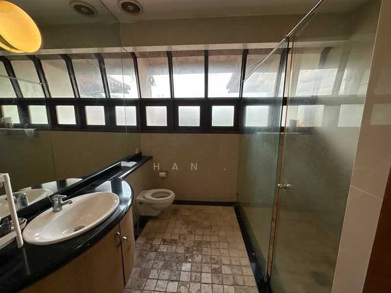 Rumah Berkembar untuk Dijual di Taman Overseas Union (Taman Oug) (Jalan Klang Lama (Old Klang Road)) - Han . - Bathroom - PropertyGuru.com.my
