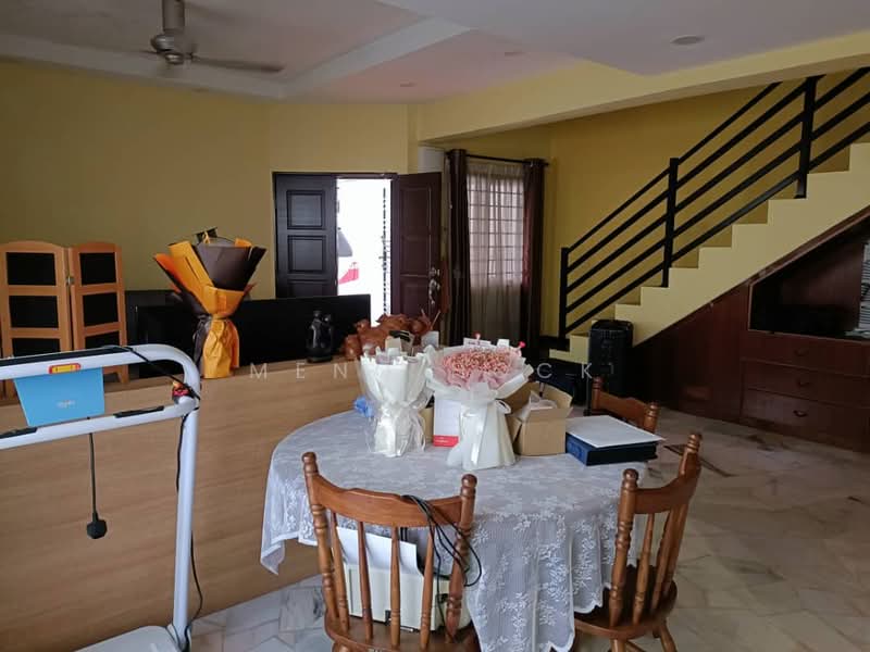 2-storey Terraced House for Sale in Bandar Indahpura (Kulai) - Meng Hock - Living Room - PropertyGuru.com.my