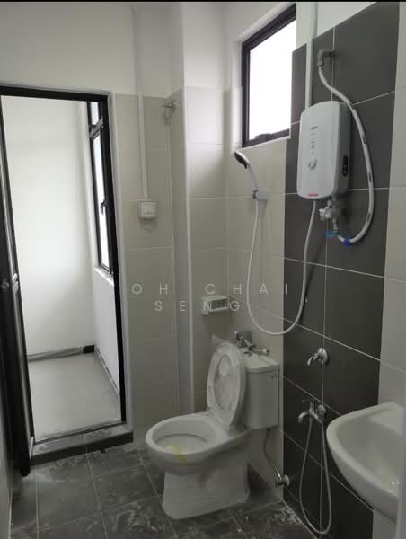 2-storey Terraced House for Rent in Bandar Tiram (Ulu Tiram) - Soh Chai Seng - Bathroom - PropertyGuru.com.my
