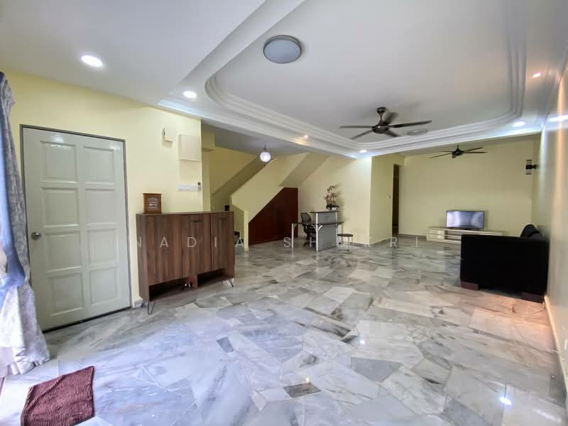 Rumah Teres 2 Tingkat untuk Disewa di Seksyen 13 (Shah Alam) - Nadia Shukri - Living Room - PropertyGuru.com.my