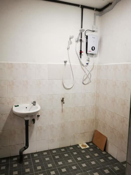Rumah Teres 1 Tingkat untuk Disewa di Taman Sri Skudai (Skudai) - Max Loh - Bathroom - PropertyGuru.com.my