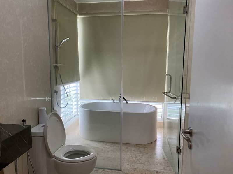 Servis Apartment untuk Dijual di Quadro Residences - Richard Chong - Bathroom - PropertyGuru.com.my