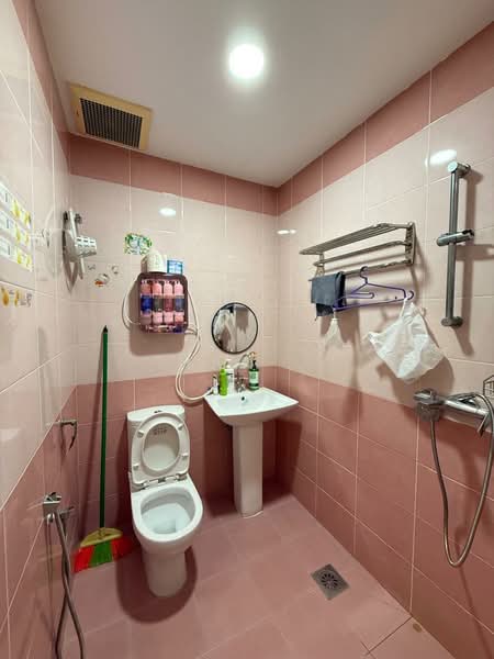 Rumah Teres 1 Tingkat untuk Dijual di Taman Overseas Union (Taman Oug) (Jalan Klang Lama (Old Klang Road)) - Han . - Bathroom - PropertyGuru.com.my