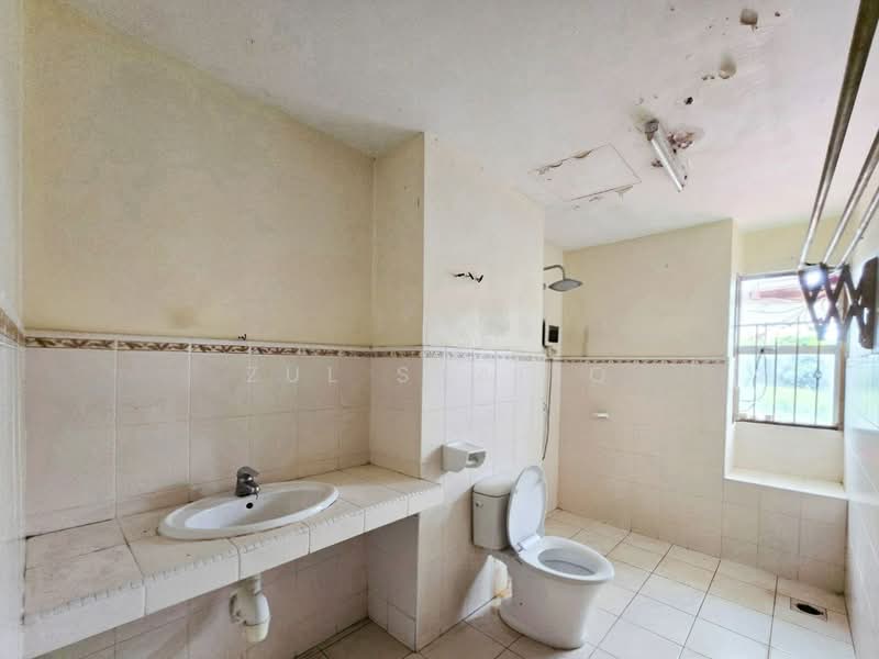 Rumah Berkembar untuk Dijual di Taman Suria Setapak (Setapak) - Zul Syafiq - Bathroom - PropertyGuru.com.my