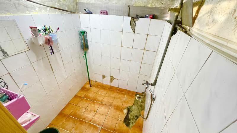 Rumah Teres 1 Tingkat untuk Dijual di Seksyen 24 (Shah Alam) - Mohd Aizat Saiful Bahri - Bathroom - PropertyGuru.com.my