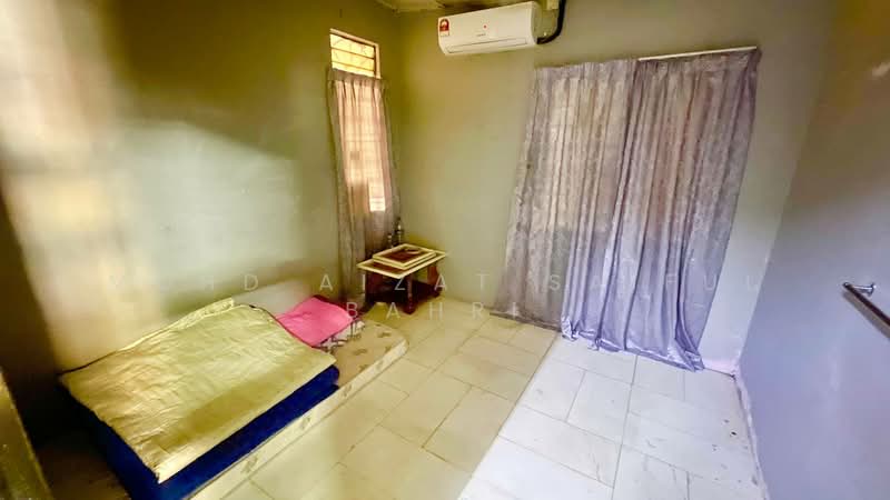 Rumah Teres 1 Tingkat untuk Dijual di Seksyen 24 (Shah Alam) - Mohd Aizat Saiful Bahri - Bedroom - PropertyGuru.com.my