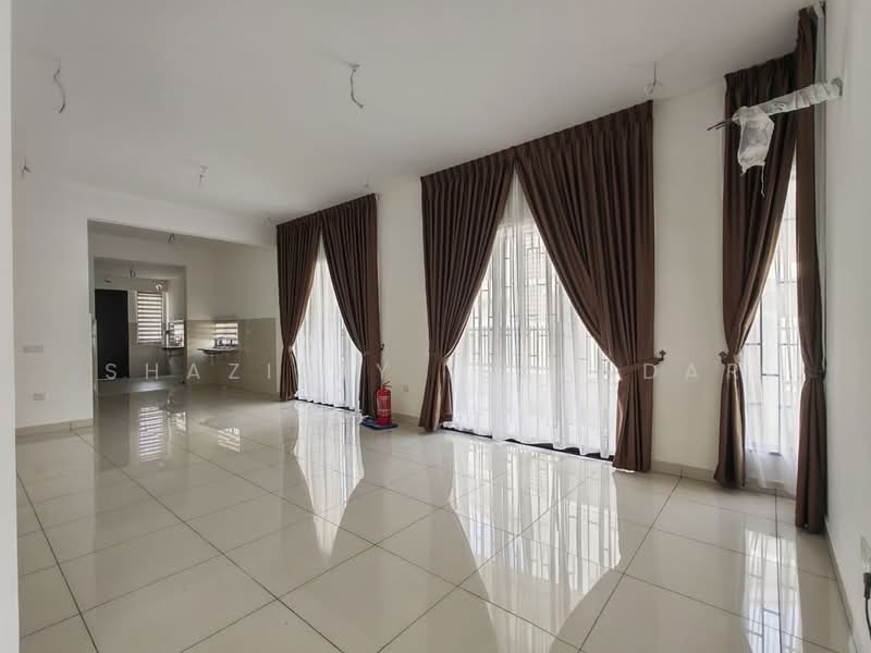 Rumah Teres 2 Tingkat untuk Dijual di Elmina (Shah Alam) - Shaziery Iskandar - Living Room - PropertyGuru.com.my