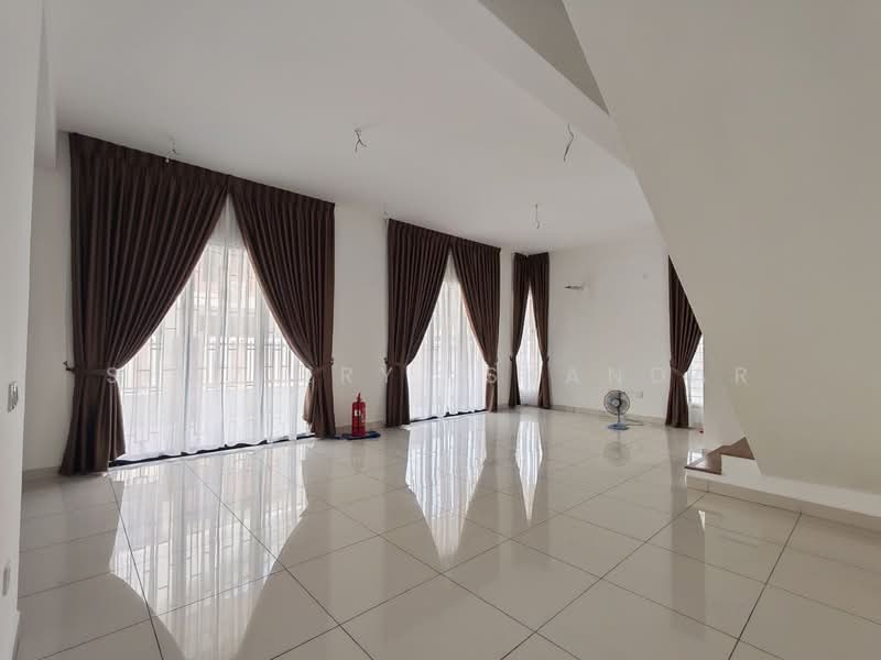 Rumah Teres 2 Tingkat untuk Dijual di Elmina (Shah Alam) - Shaziery Iskandar - Living Room - PropertyGuru.com.my
