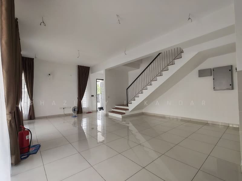 Rumah Teres 2 Tingkat untuk Dijual di Elmina (Shah Alam) - Shaziery Iskandar - Living Room - PropertyGuru.com.my