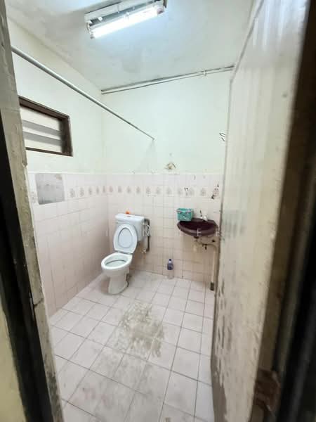 Rumah Teres 1 Tingkat untuk Disewa di Johor Bahru (Johor) - Fion Lee - Bathroom - PropertyGuru.com.my