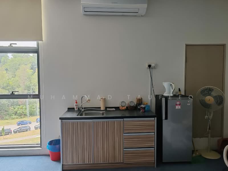 Office for Rent in Cyberjaya (Selangor) - Muhammad Taufeeq - Kitchen - PropertyGuru.com.my