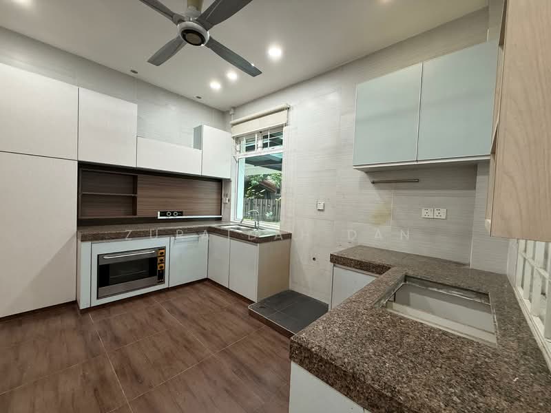 Rumah Berkembar untuk Dijual di Bandar Tun Hussein Onn (Cheras) - Zuraidah Dan - Kitchen - PropertyGuru.com.my