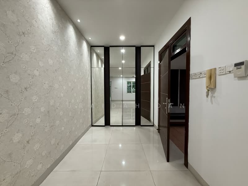 Rumah Berkembar untuk Dijual di Bandar Tun Hussein Onn (Cheras) - Zuraidah Dan - Entrance - PropertyGuru.com.my