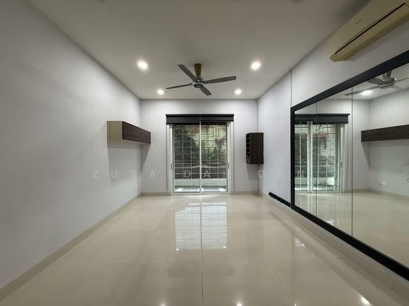 Rumah Berkembar untuk Dijual di Bandar Tun Hussein Onn (Cheras) - Zuraidah Dan - Family Area - PropertyGuru.com.my