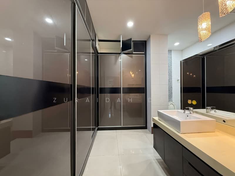 Rumah Berkembar untuk Dijual di Bandar Tun Hussein Onn (Cheras) - Zuraidah Dan - Bathroom - PropertyGuru.com.my