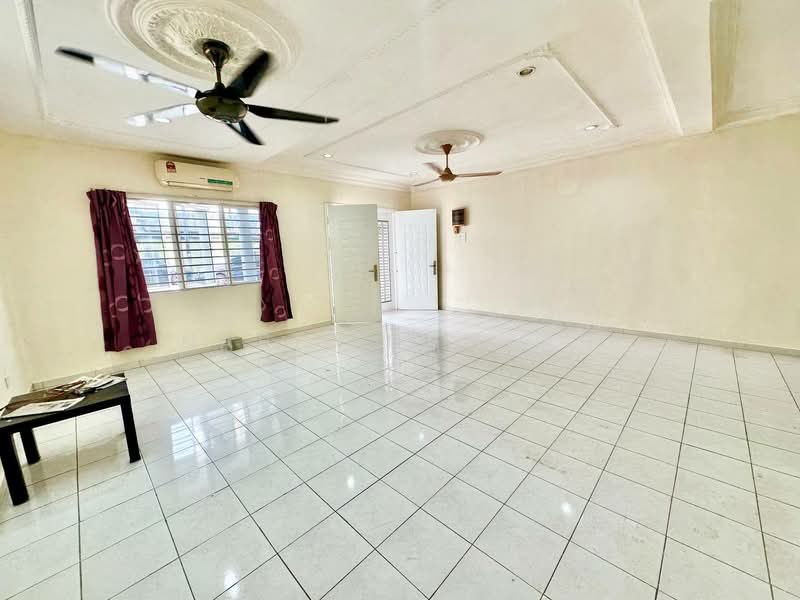Rumah Teres untuk Dijual di Klang (Selangor) - Nabil Hamzah - Living Room - PropertyGuru.com.my