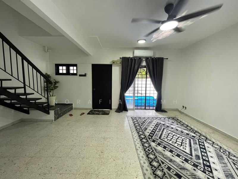 2-storey Terraced House for Sale in Bukit Sentosa (Rawang) - Norafian SMH - Living Room - PropertyGuru.com.my