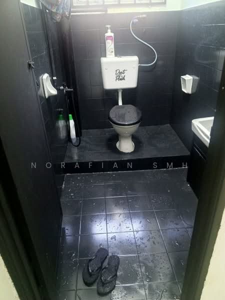 2-storey Terraced House for Sale in Bukit Sentosa (Rawang) - Norafian SMH - Bathroom - PropertyGuru.com.my