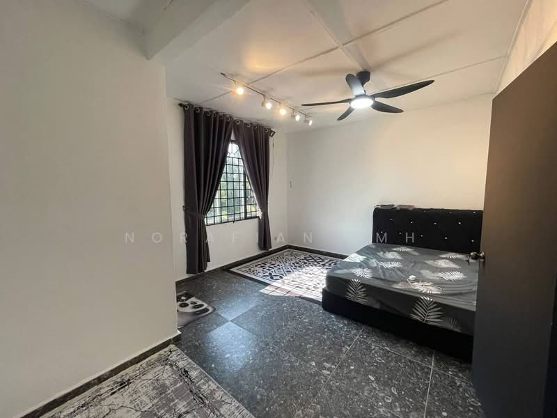 2-storey Terraced House for Sale in Bukit Sentosa (Rawang) - Norafian SMH - Bedroom - PropertyGuru.com.my