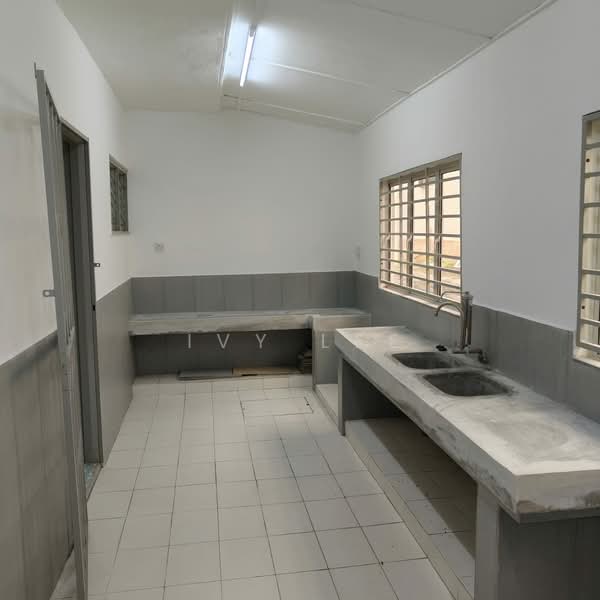 1-storey Terraced House for Rent in Kuchai Lama (Kuala Lumpur) - IVY LEE - Kitchen - PropertyGuru.com.my
