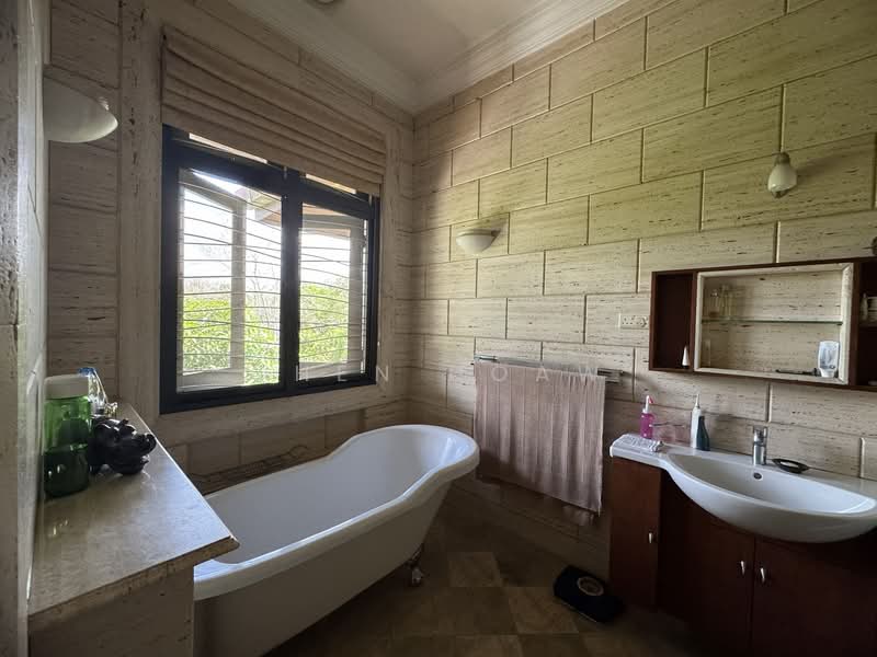 Bungalow for Sale in Petaling Jaya (Selangor) - Chen Hoaw - Bathroom - PropertyGuru.com.my