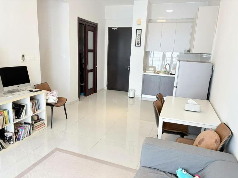Kondominium untuk Dijual di Bay Point @ Country Garden Danga Bay - Aamani Lee - Living Room - PropertyGuru.com.my