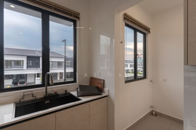 Rumah Bandar untuk Disewa di Eco Ardence (Setia Alam) - Vitas Tan - Kitchen - PropertyGuru.com.my