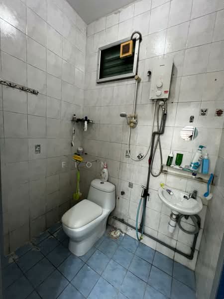 Apartment for Sale at Villa Krystal @ Bandar Selesa Jaya - Fion Lee - Bathroom - PropertyGuru.com.my