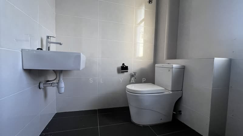 Rumah Berkembar untuk Dijual di Taman Bukit Kepayang 2 (Bukit Kepayang) - SL Yap - Bathroom - PropertyGuru.com.my