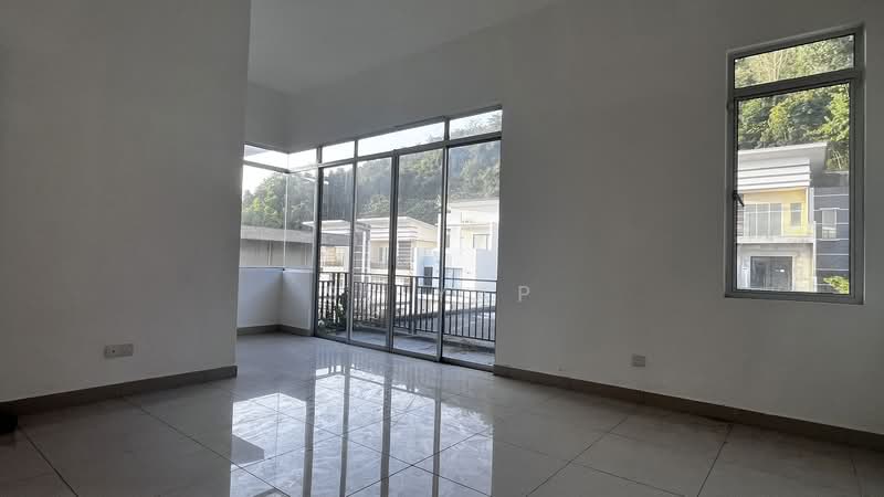 Rumah Berkembar untuk Dijual di Taman Bukit Kepayang 2 (Bukit Kepayang) - SL Yap - Living Room - PropertyGuru.com.my