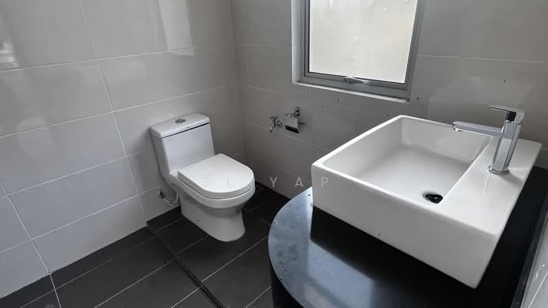 Rumah Berkembar untuk Dijual di Taman Bukit Kepayang 2 (Bukit Kepayang) - SL Yap - Bathroom - PropertyGuru.com.my