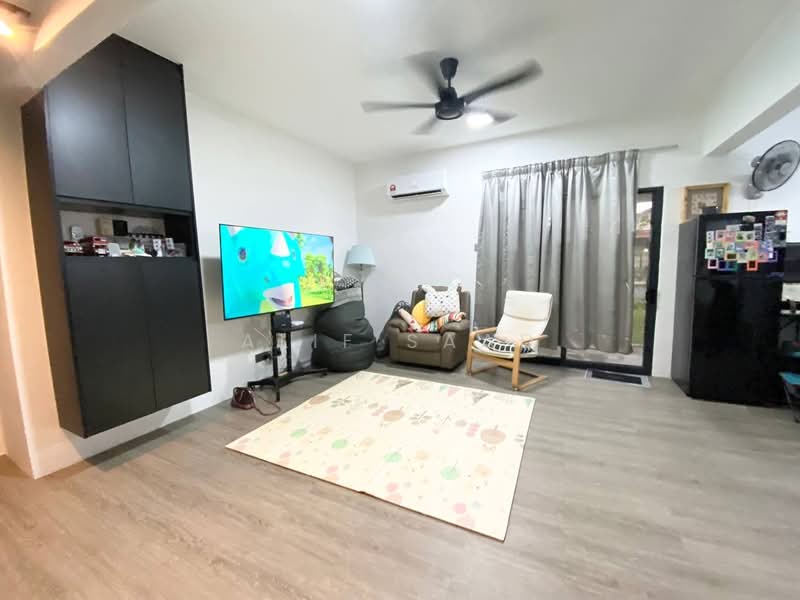 2-storey Terraced House for Sale in Bandar Saujana Putra (Tanjong Duabelas) - Alif Saad - Living Room - PropertyGuru.com.my