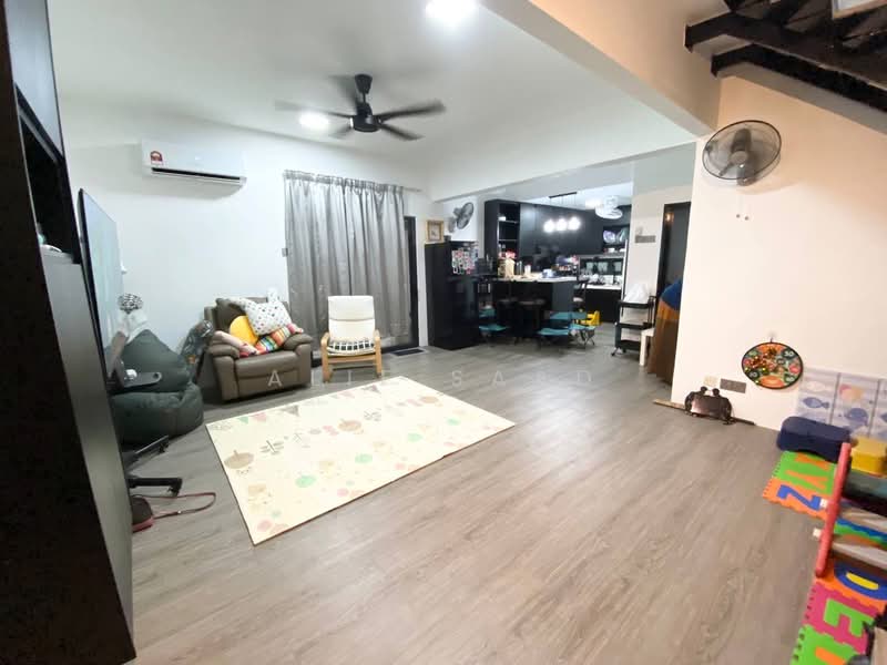 2-storey Terraced House for Sale in Bandar Saujana Putra (Tanjong Duabelas) - Alif Saad - Living Room - PropertyGuru.com.my