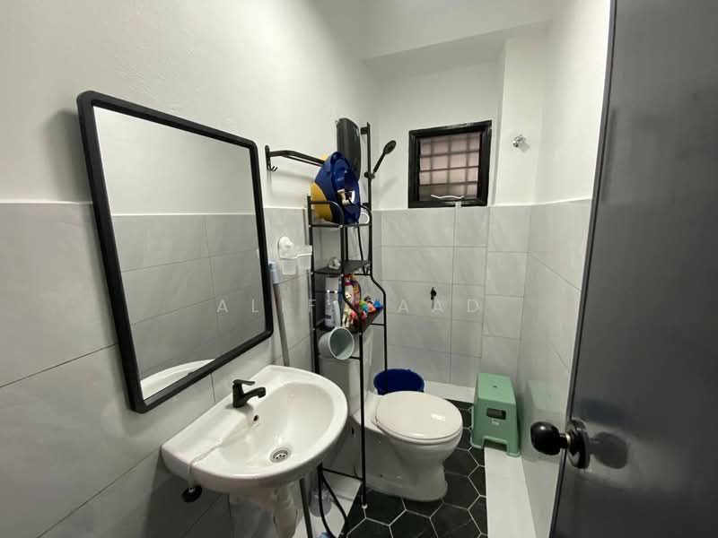 2-storey Terraced House for Sale in Bandar Saujana Putra (Tanjong Duabelas) - Alif Saad - Bathroom - PropertyGuru.com.my