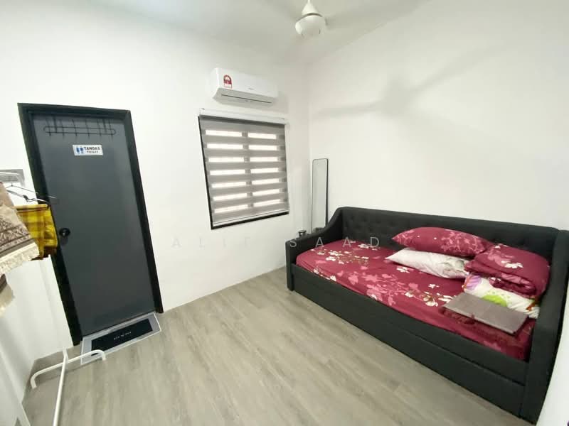 2-storey Terraced House for Sale in Bandar Saujana Putra (Tanjong Duabelas) - Alif Saad - Bedroom - PropertyGuru.com.my