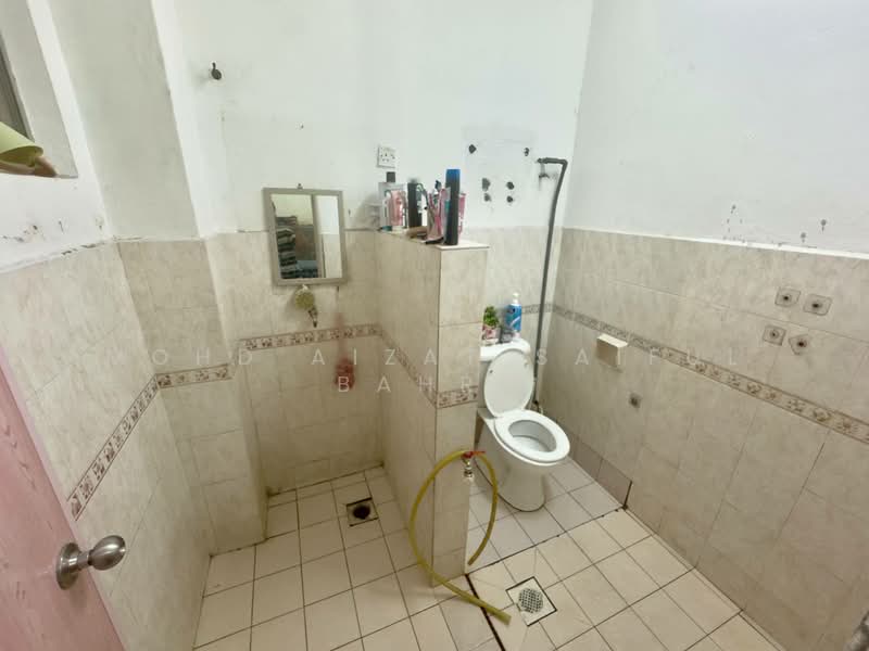 Rumah Teres 2 Tingkat untuk Dijual di Bandar Tun Hussein Onn (Cheras) - Mohd Aizat Saiful Bahri - Bathroom - PropertyGuru.com.my