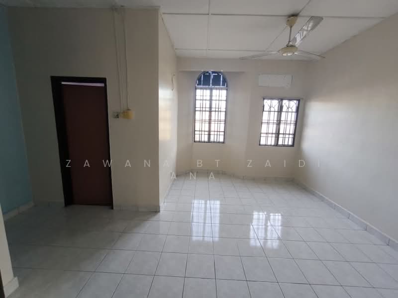Rumah Teres untuk Dijual di Bandar Puteri Klang (Klang) - Zawana BT Zaidi Ana - Living Room - PropertyGuru.com.my