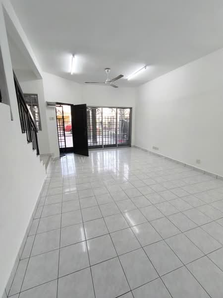 Rumah Teres untuk Dijual di Bandar Puteri Klang (Klang) - Zawana BT Zaidi Ana - Living Room - PropertyGuru.com.my