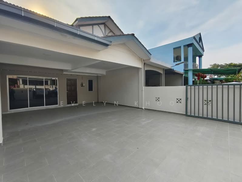 2-storey Terraced House for Sale in Rawang Perdana 2 (Rawang) - Evelyn Khoo - Car Porch - PropertyGuru.com.my