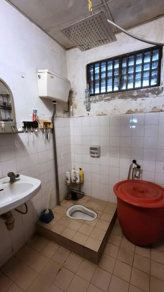 Kilang untuk Dijual di Senai (Johor) - Leen Lai - Bathroom - PropertyGuru.com.my