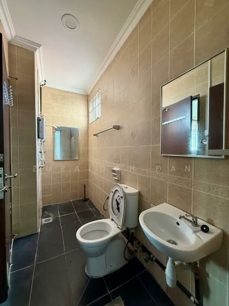 Semi-Detached House for Sale in Bandar Tun Hussein Onn (Cheras) - Zuraidah Dan - Bathroom - PropertyGuru.com.my