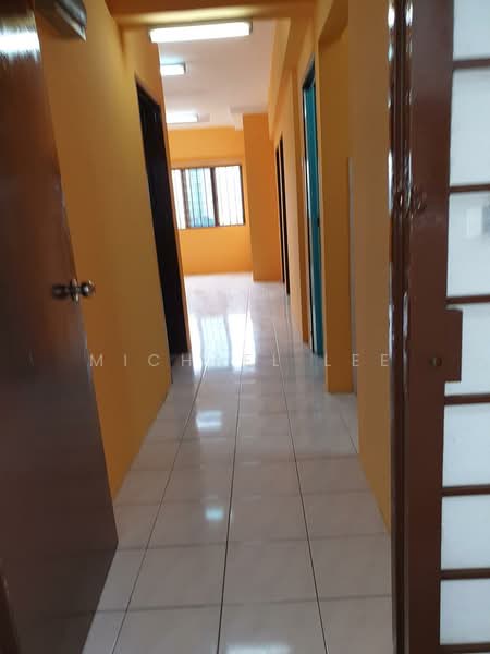 Pangsapuri untuk Dijual di Meranti Apartment - Michael Lee - Corridor - PropertyGuru.com.my