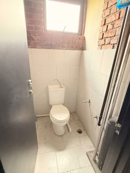 Shop for Rent in Klang (Selangor) - James Teoh - Bathroom - PropertyGuru.com.my