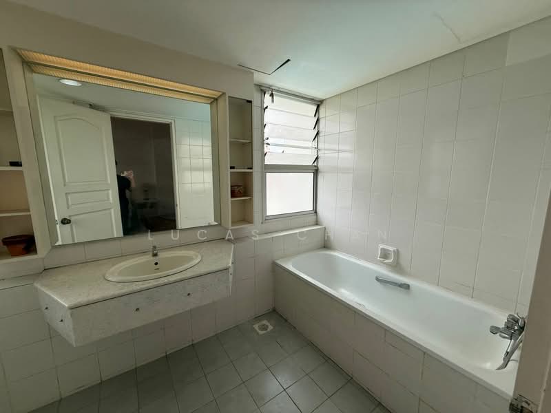 Kondominium untuk Dijual di OBD Garden Tower - Lucas Chan - Bathroom - PropertyGuru.com.my