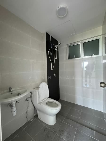 Servis Apartment untuk Disewa di Acacia Residences - Alan Lai - Bathroom - PropertyGuru.com.my