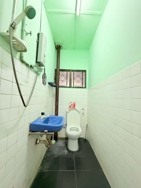 Rumah Teres 2 Tingkat untuk Dijual di Gombak (Selangor) - Hanif Hanz - Bathroom - PropertyGuru.com.my
