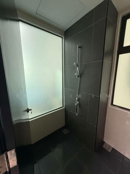Servis Apartment untuk Disewa di Wave @ Marina Cove - Ember Lim Lim - Bathroom - PropertyGuru.com.my