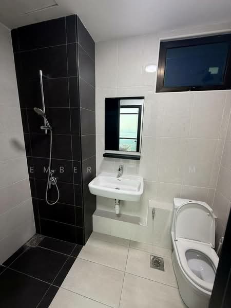 Servis Apartment untuk Disewa di Wave @ Marina Cove - Ember Lim Lim - Bathroom - PropertyGuru.com.my