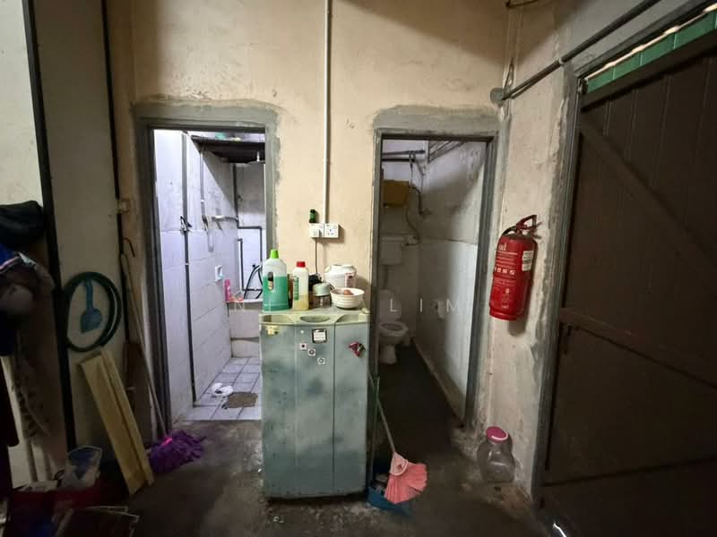 Kedai untuk Dijual di Taman Bukit Minyak (Bukit Minyak) - Nick Lim - Bathroom - PropertyGuru.com.my