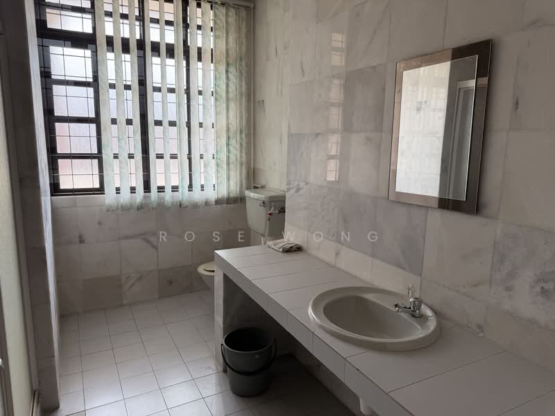 Rumah Teres untuk Dijual di Bandar Sungai Long (Selangor) - Rose Wong - Bathroom - PropertyGuru.com.my